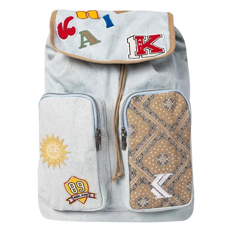 Mochila estampada em jeans lavado